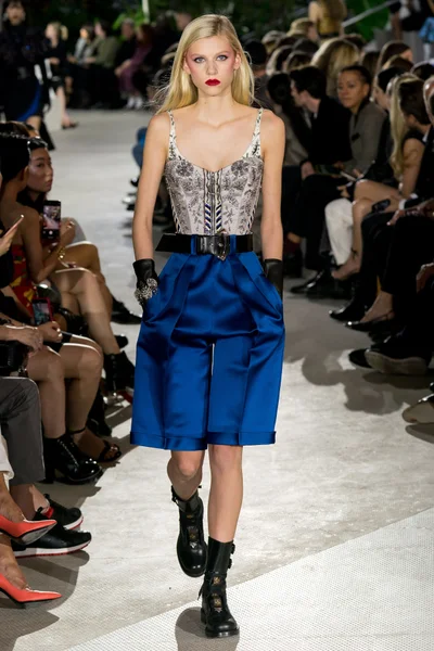 Look 43